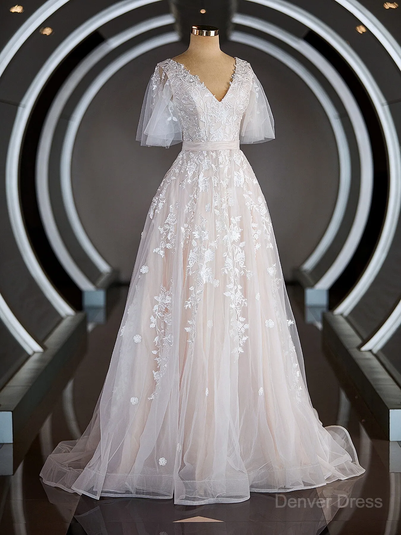 A-Line V-neck Court Train Tulle Wedding Dresses with Appliques Lace