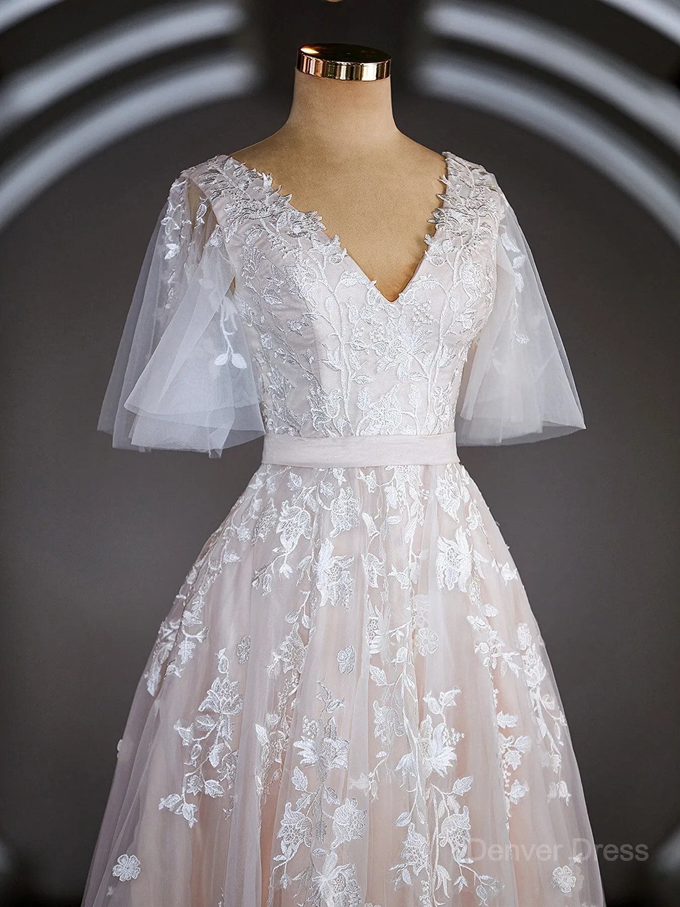 A-Line V-neck Court Train Tulle Wedding Dresses with Appliques Lace