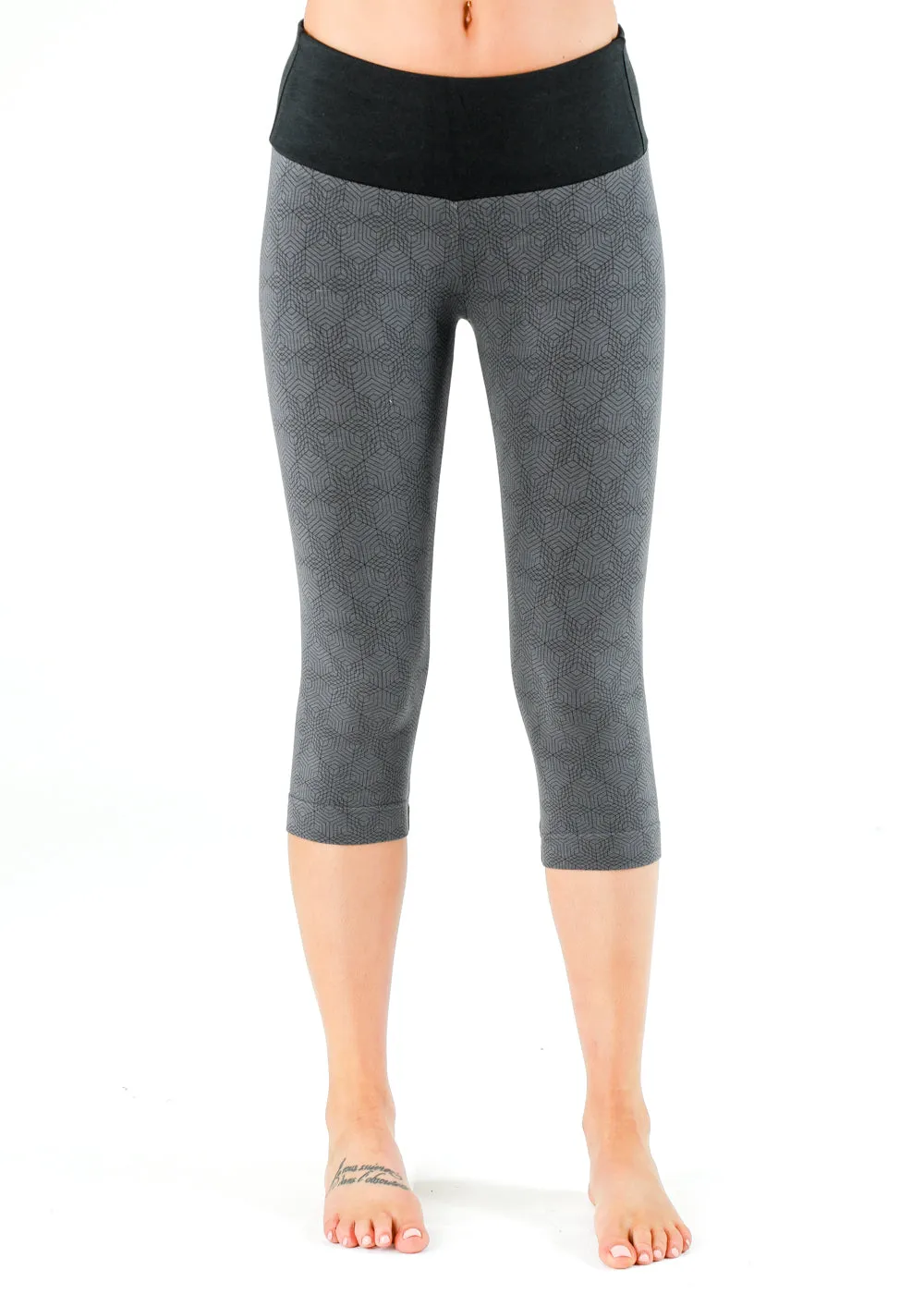 Spectrum 3/4 Capris-Hexa Print