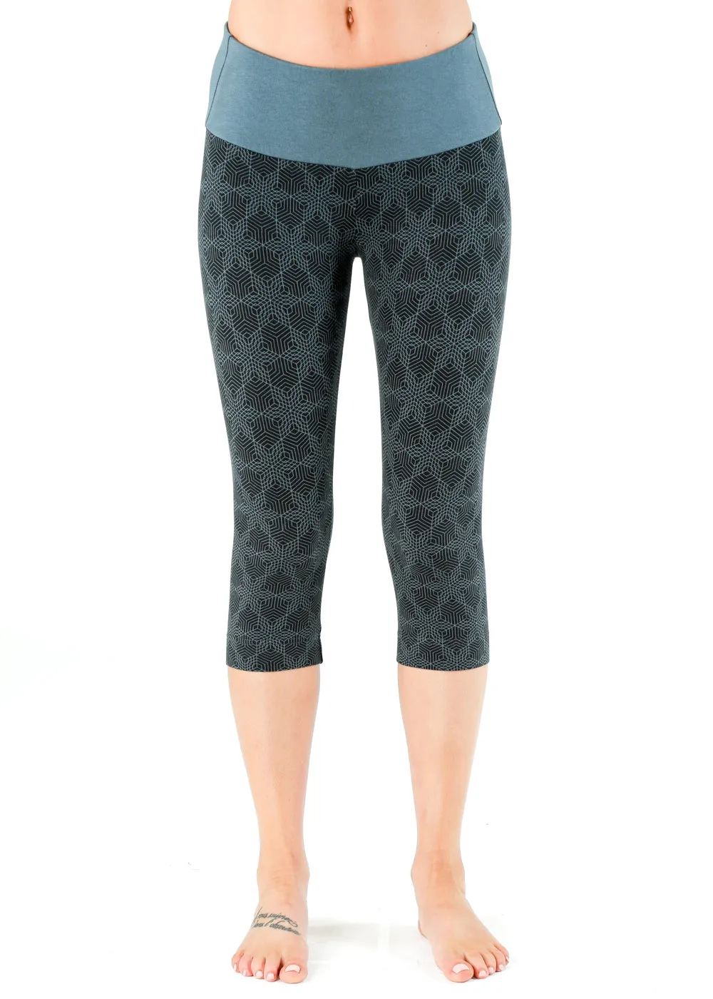 Spectrum 3/4 Capris-Hexa Print